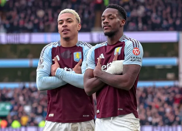 Pep Guardiola và Man City như sụp đổ sau trận thua trước Aston Villa